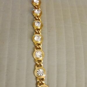 Elegant Gold and Crystal Women's Bracelet